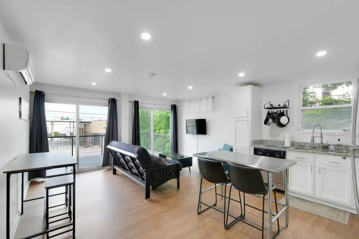 Apartment Unique Shipping Container Retreat: Six 1br Units