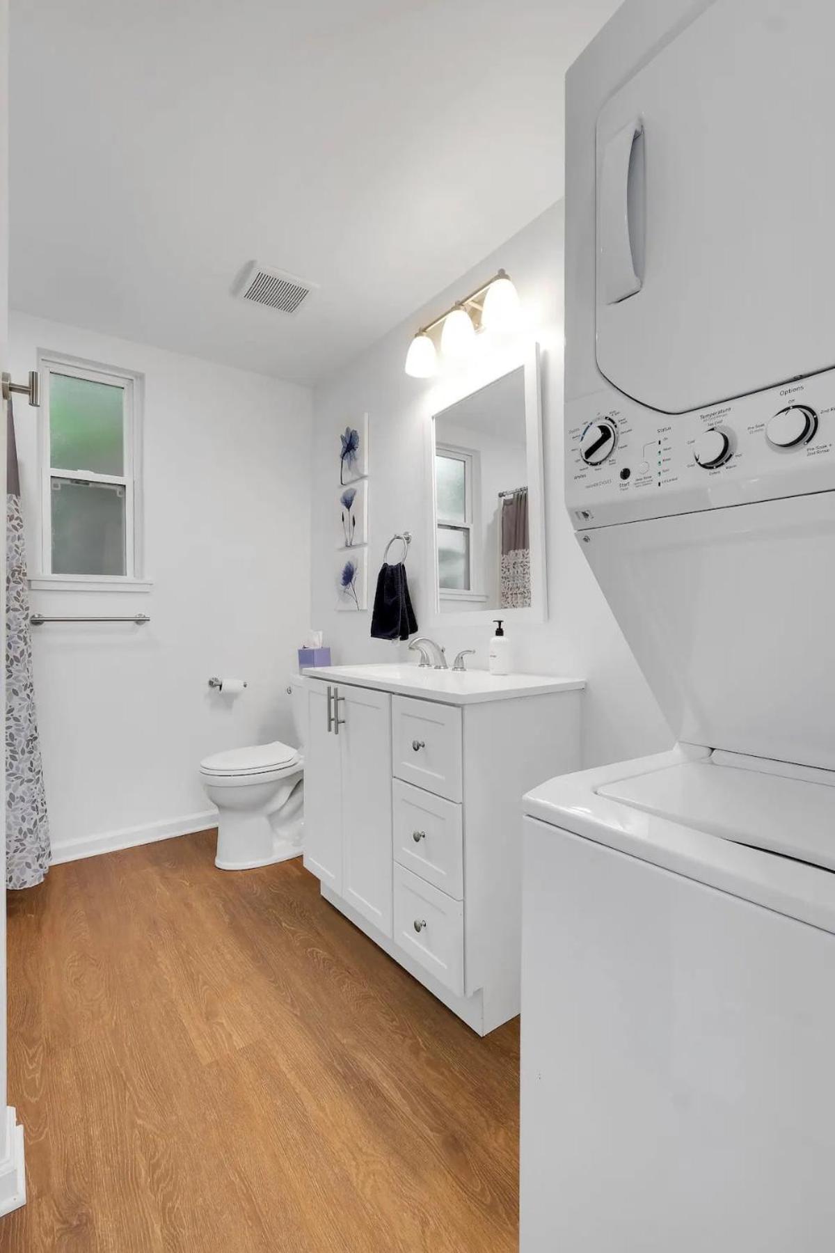 Unique Shipping Container Retreat: Six 1br Units