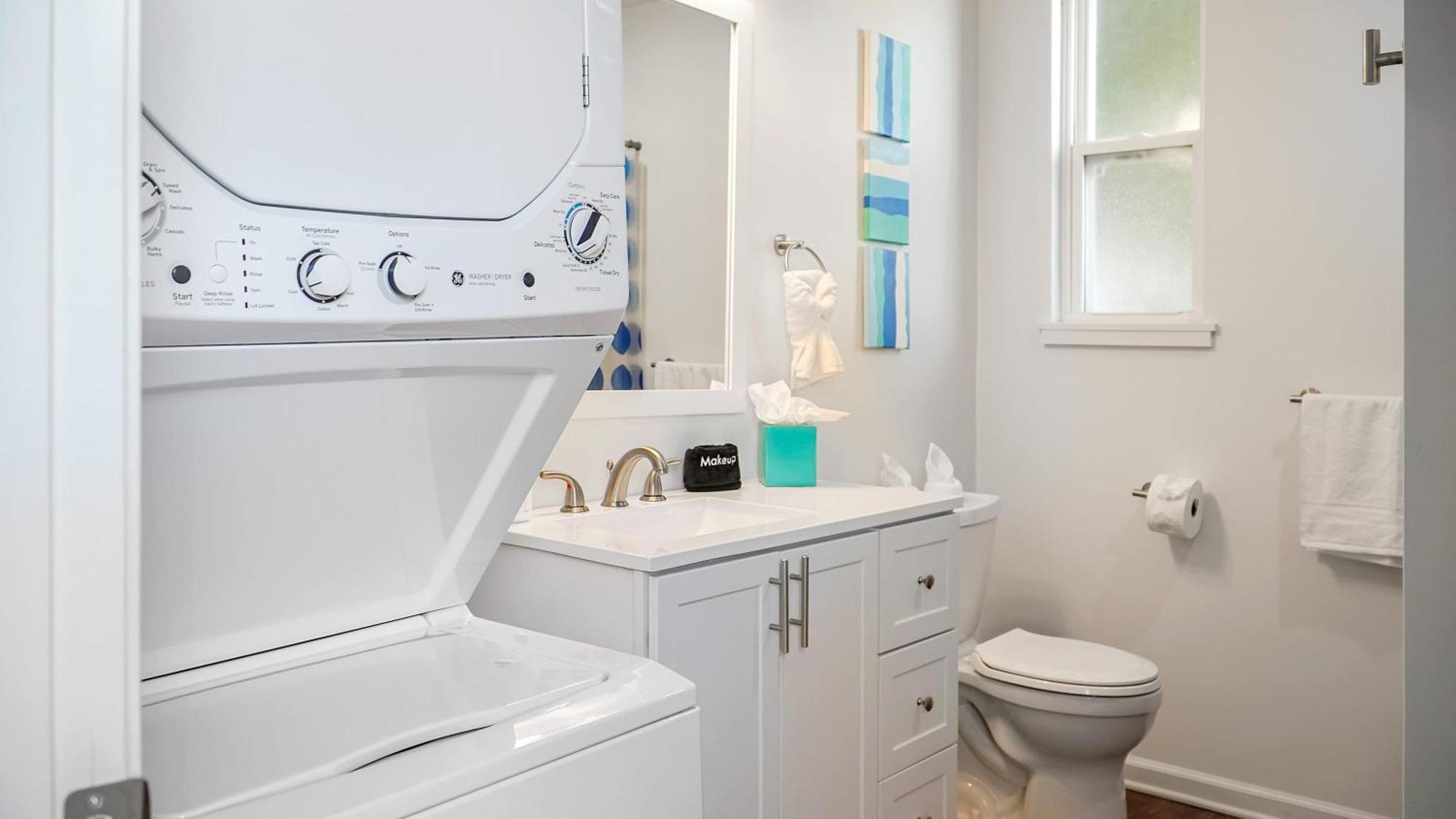 Apartment Unique Shipping Container Retreat: Six 1br Units *