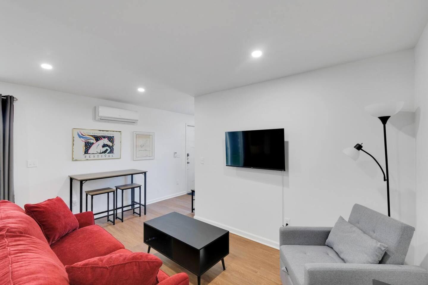 Unique Shipping Container Retreat: Six 1br Units Apartment