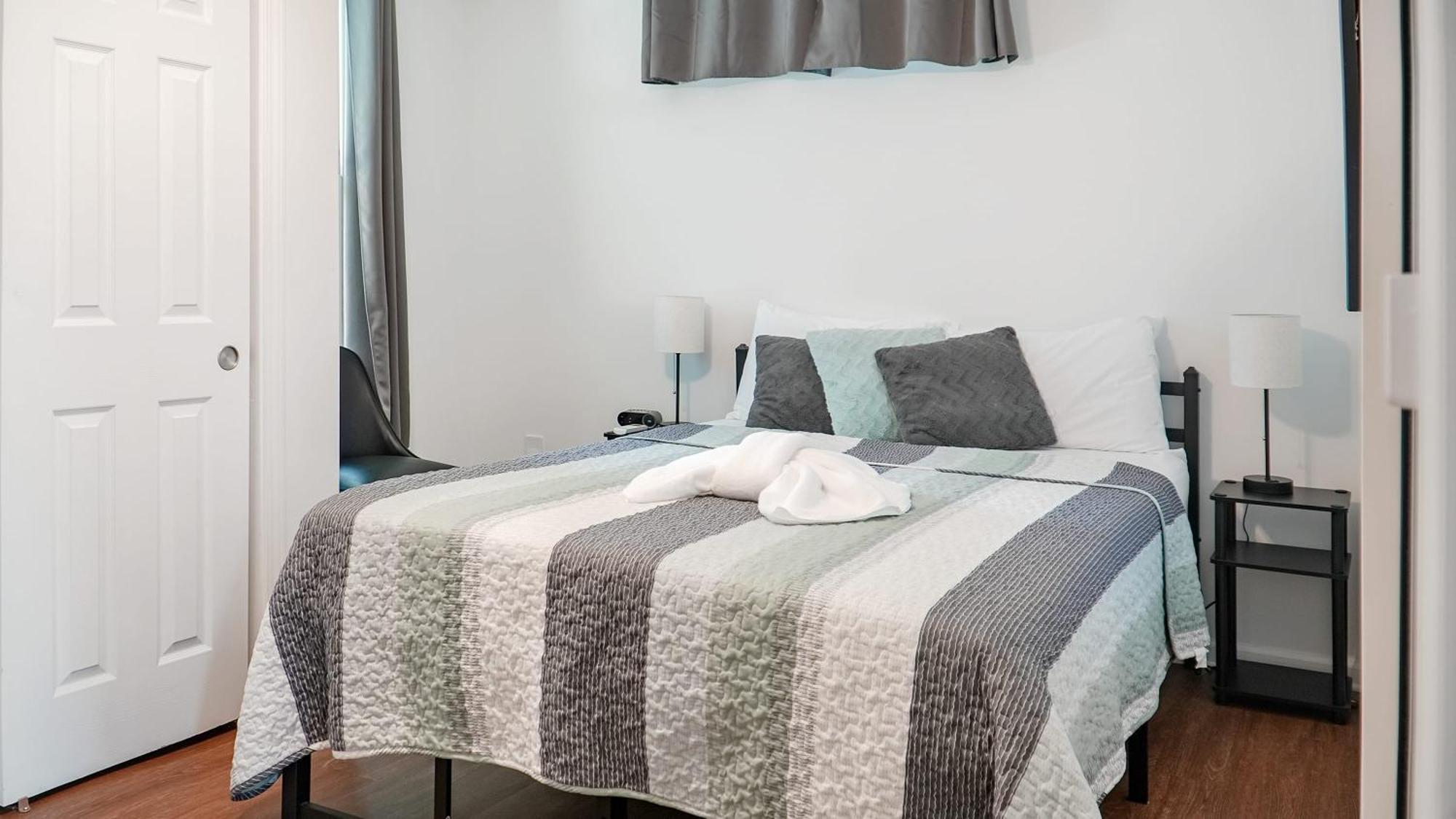 Unique Shipping Container Retreat: Six 1br Units Apartment Louisville