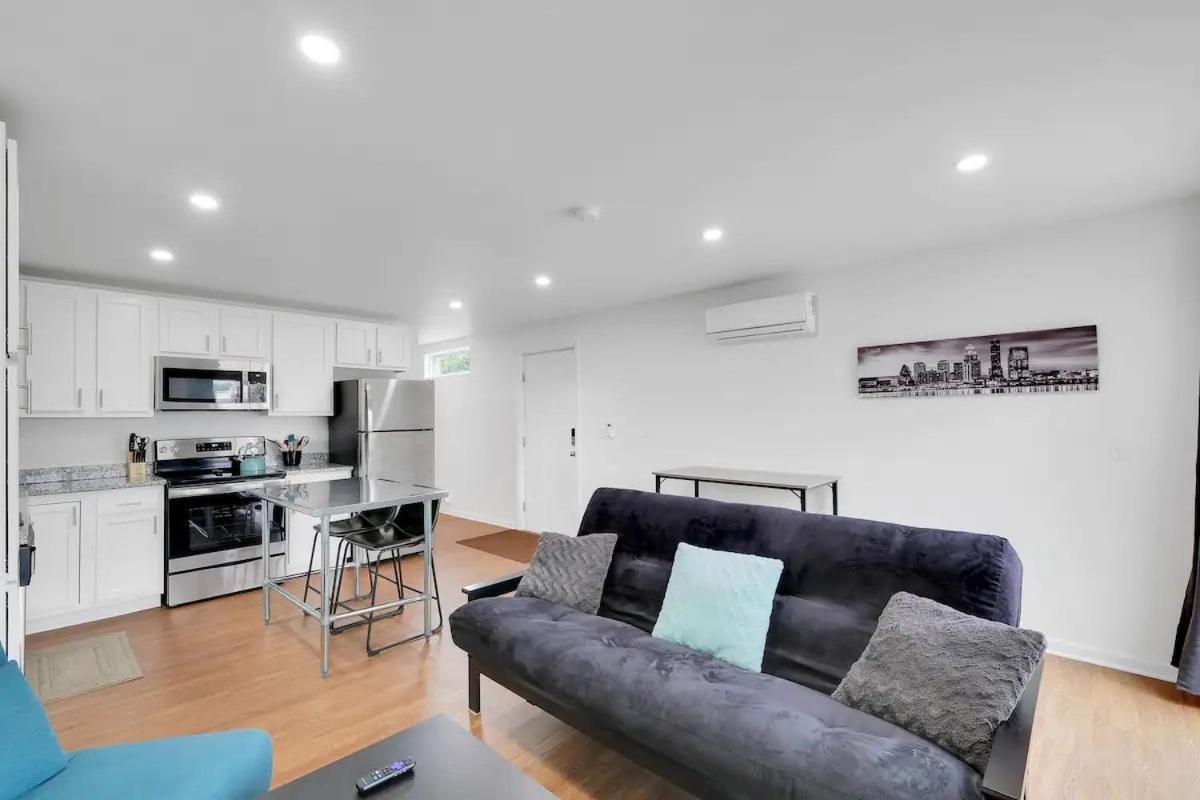 Apartment Unique Shipping Container Retreat: Six 1br Units *